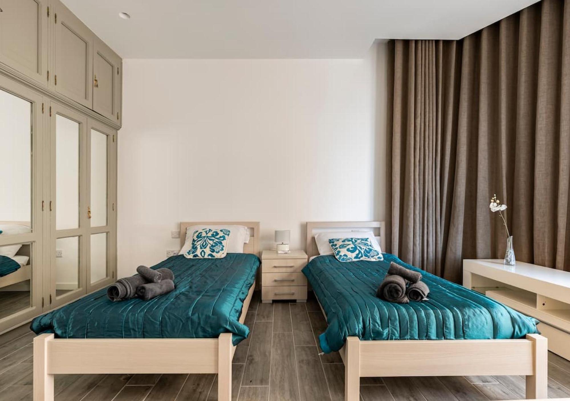 Sea View Luxury Haven Living & 3Bedrooms Seafront Sliema Bagian luar foto