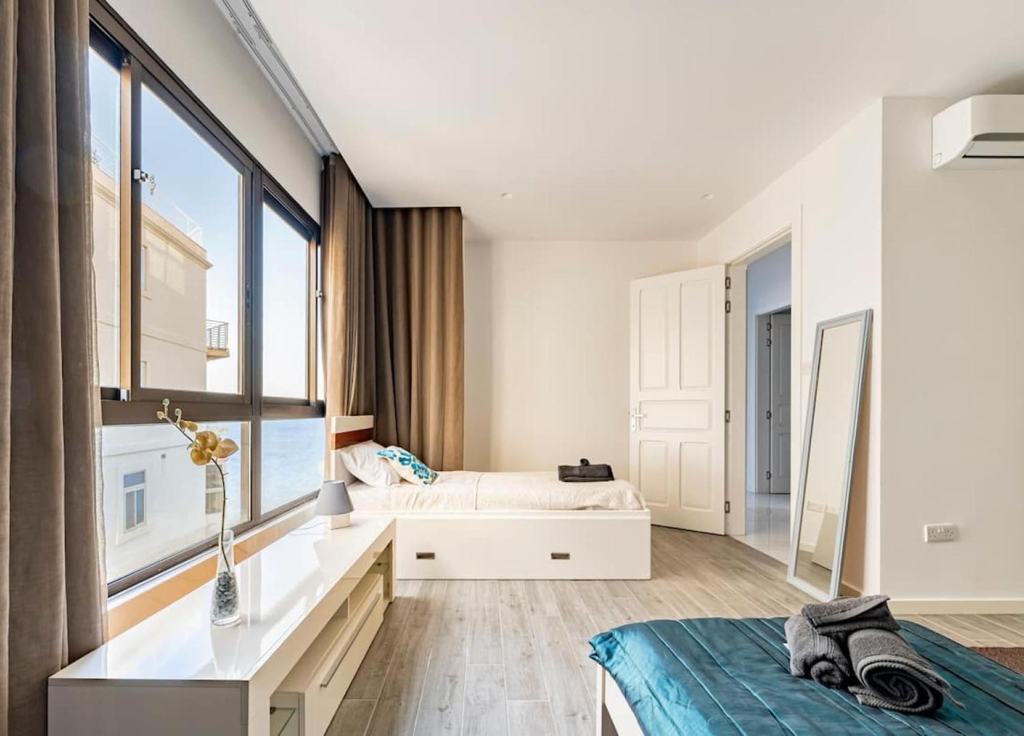 Sea View Luxury Haven Living & 3Bedrooms Seafront Sliema Bagian luar foto